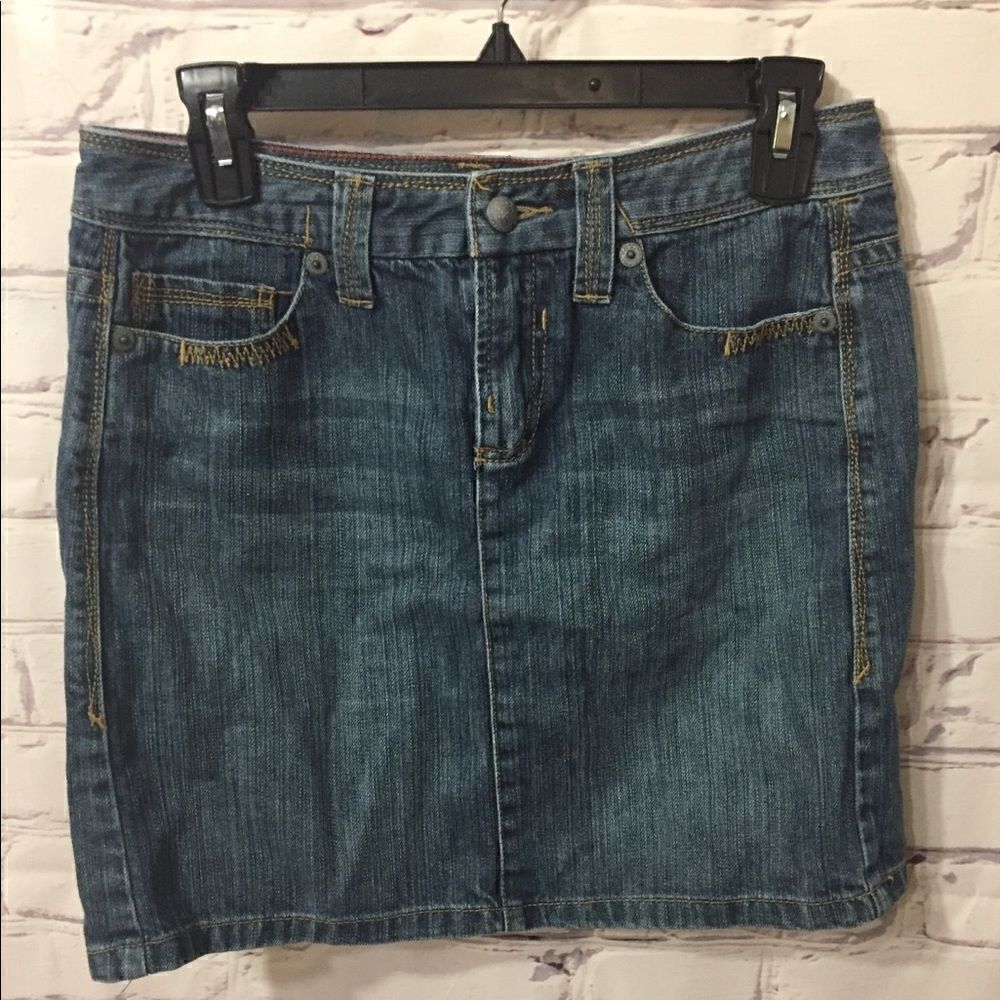 Tommy Hilfiger size 6 jean skirt‎